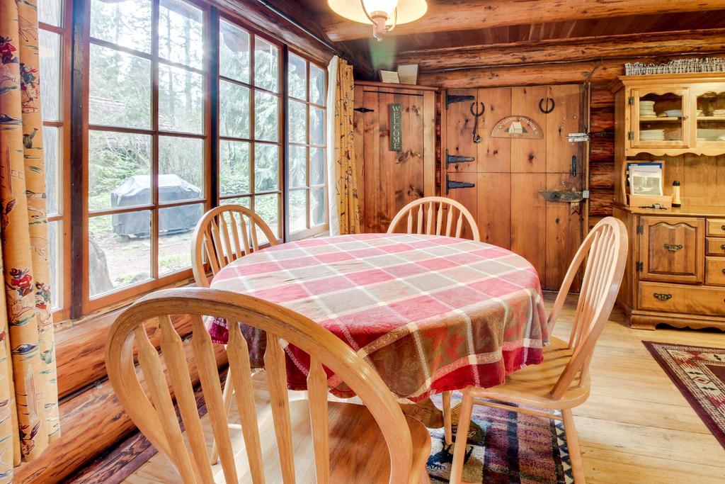 Zoe'S Log Cabin Welches Zewnętrze zdjęcie